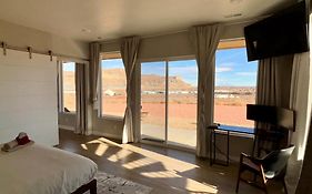 Page Arizona Border Town- Crimson Suite, Desert Canyon Getaway With Views