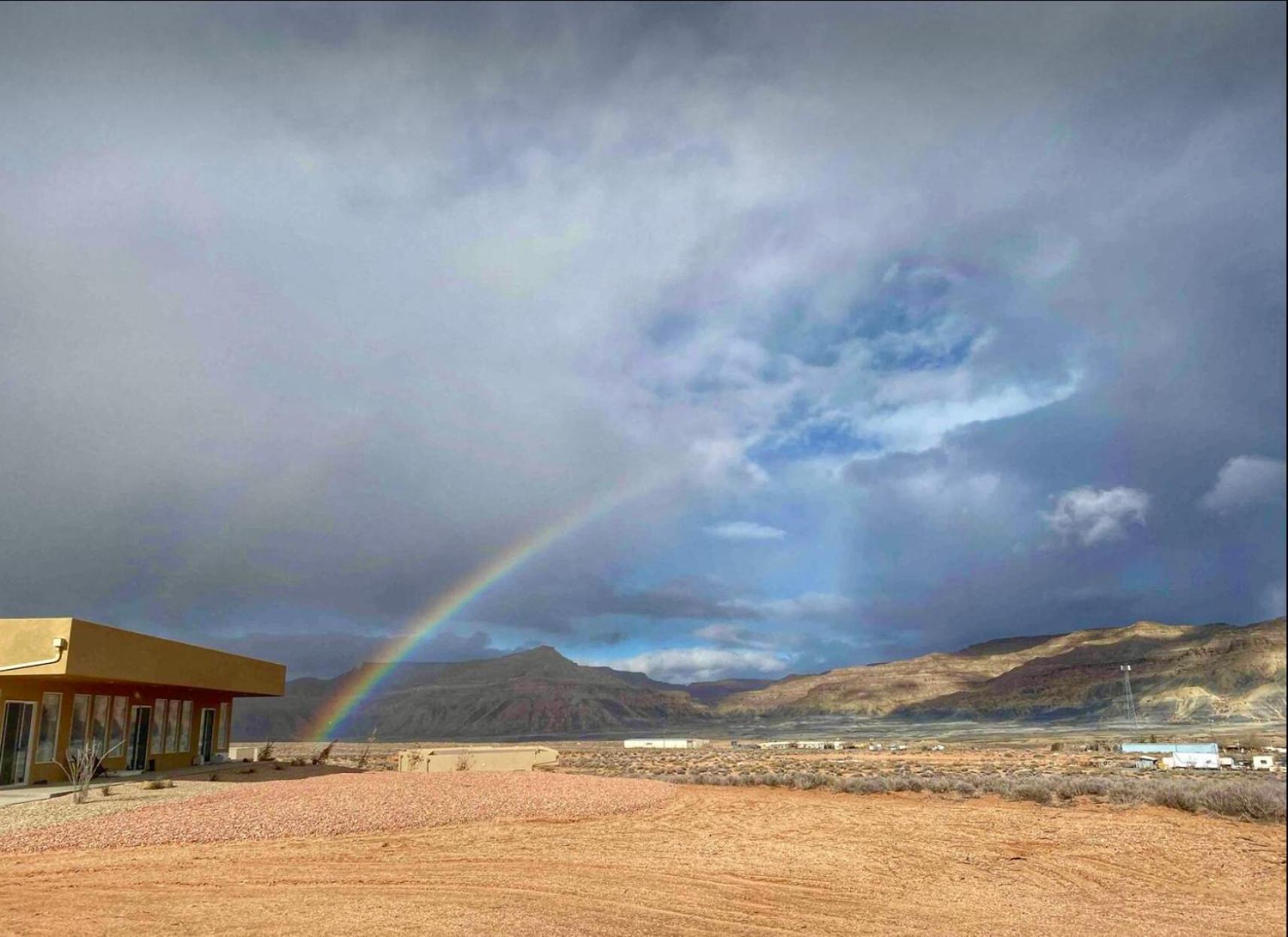 Page Arizona Border Town- Crimson Suite, Desert Canyon Getaway With Views Big Water Extérieur photo