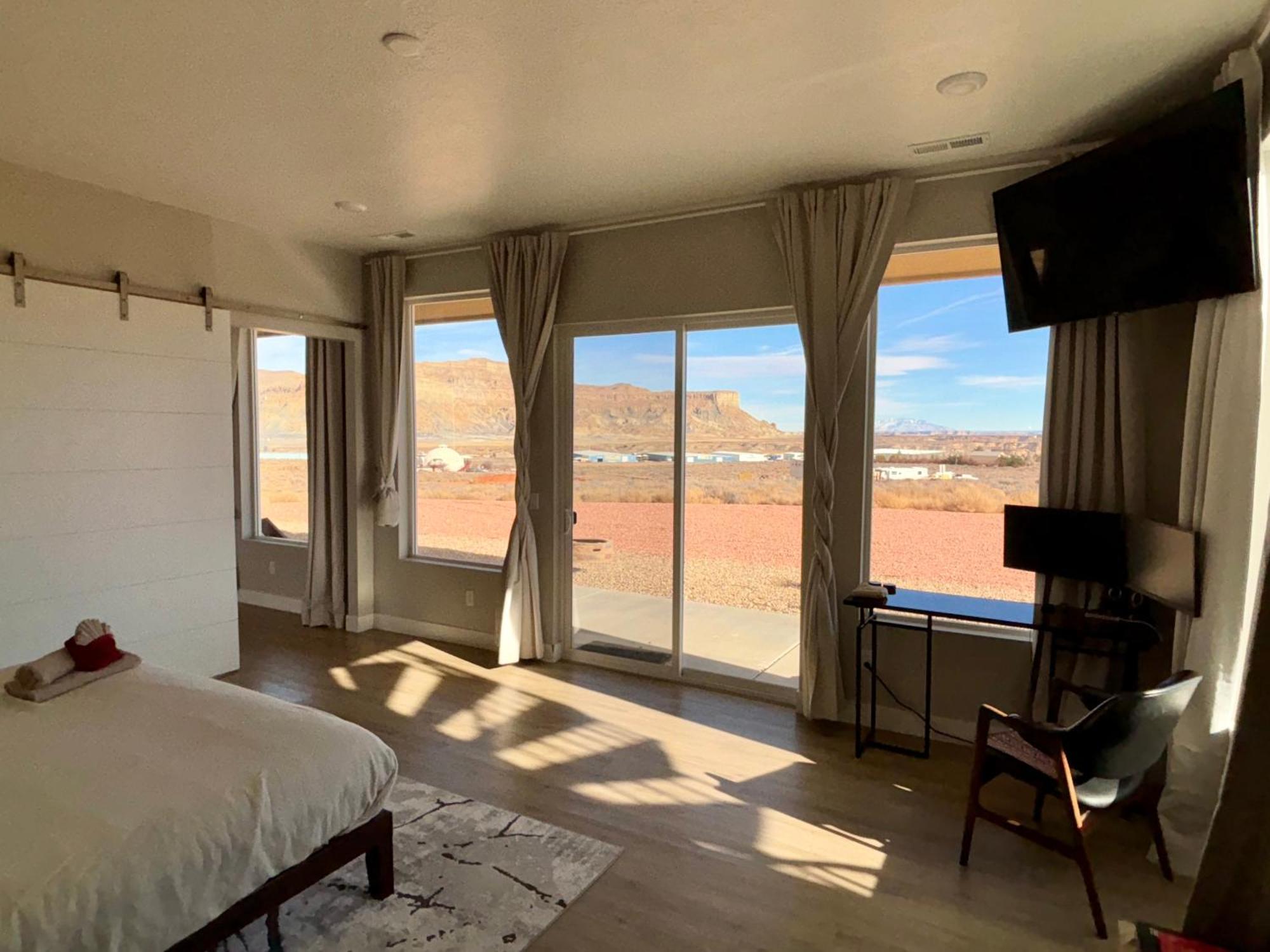 Page Arizona Border Town- Crimson Suite, Desert Canyon Getaway With Views Big Water Extérieur photo
